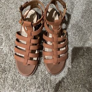 Crown Vintage Sandals like new Size 9